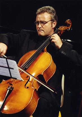 Pjeter Guralumi, violoncello